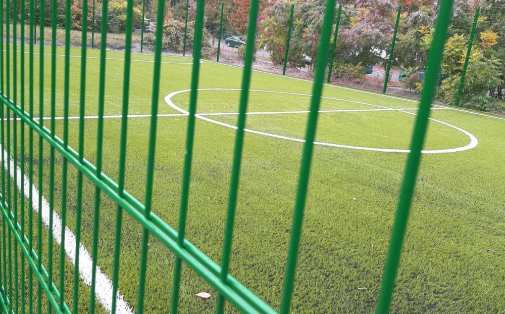 паркани для спортивних майданчиків
